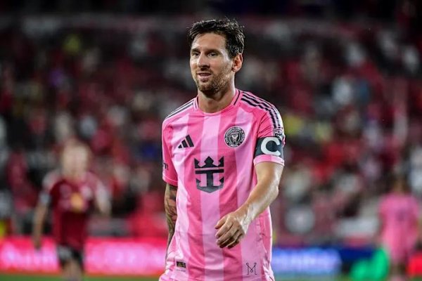 Hợp đồng của Messi còn lại nửa